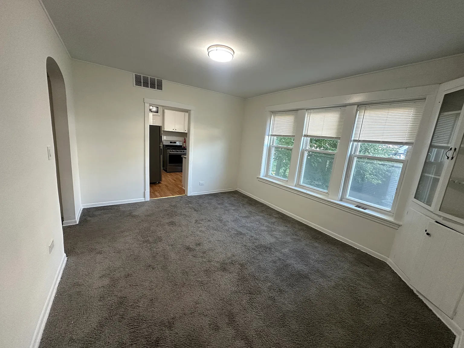 2 bed, 950 sqft, $1,350 — Photo 4