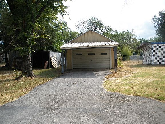 3rd image of 140 Waupoo Trl