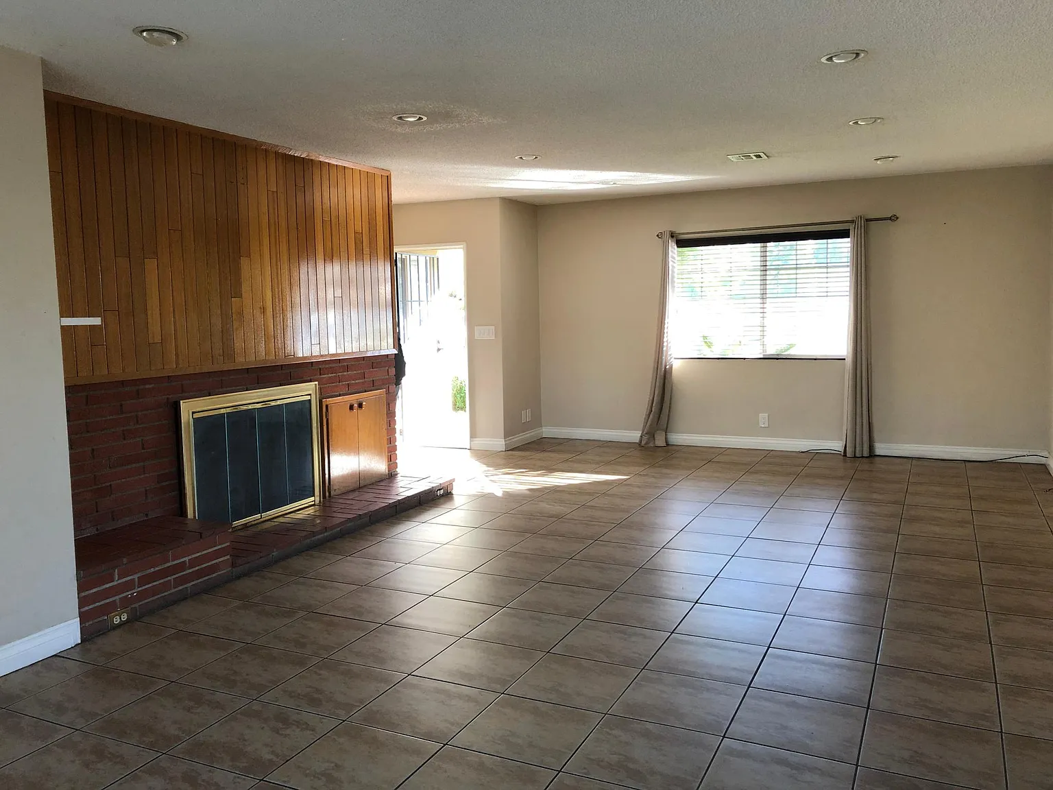 4 bed, 2000 sqft, $3,000 — Photo 2
