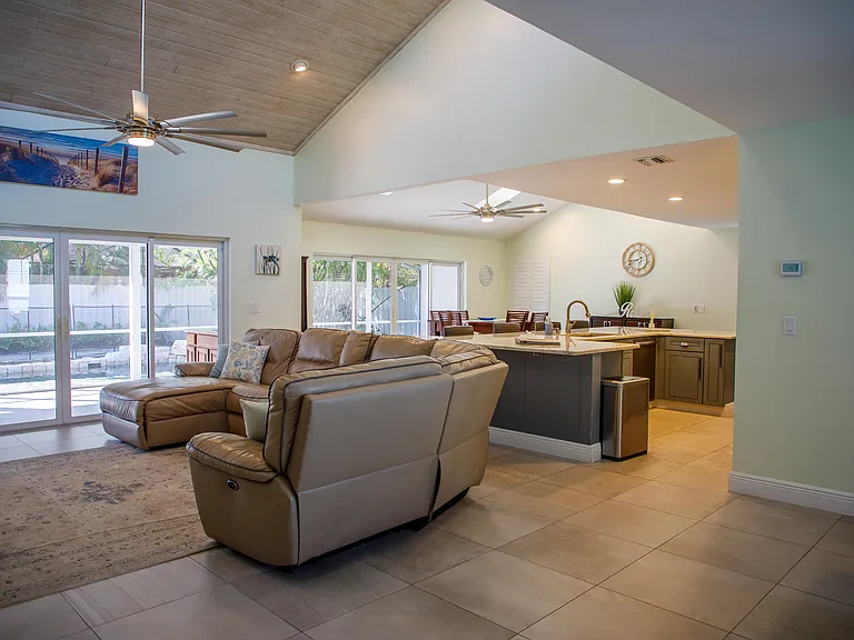 900 Cosmos Ct — Photo 6