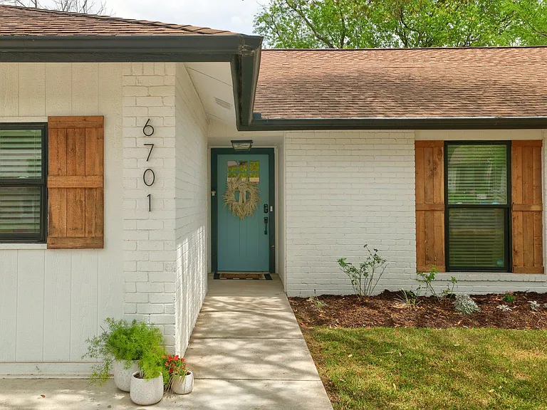 6701 Lancret Hill Dr — Photo 2