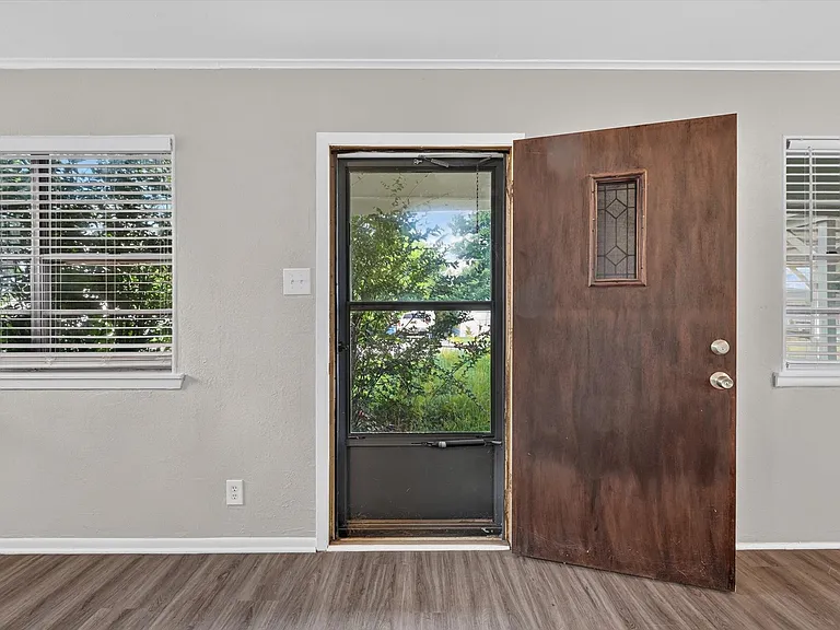208 D St — Photo 2