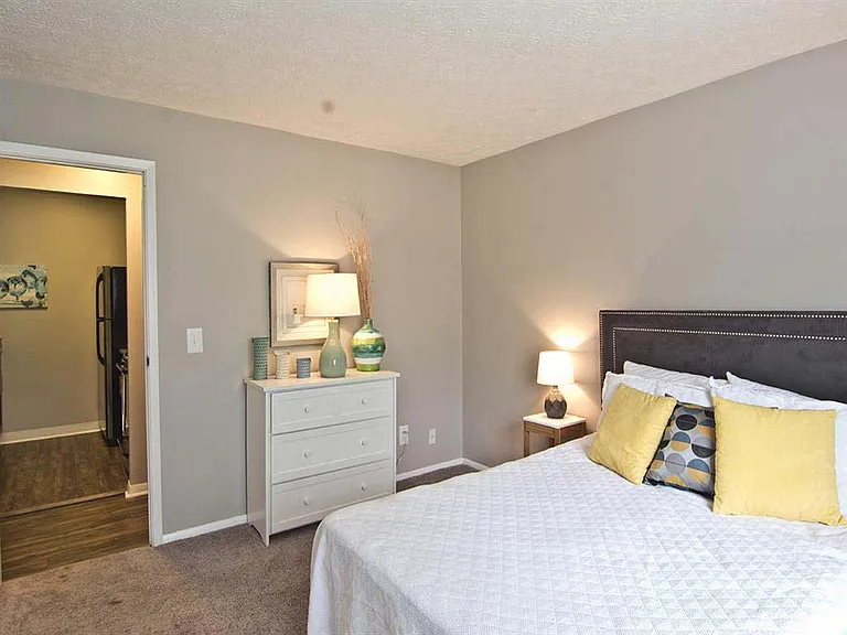 Camelot East Apartments — Photo 14