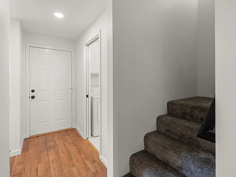 Talent Parkside Apartments — Photo 39