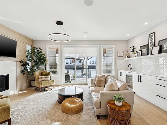 4th image of 28 E Timberline Way SW