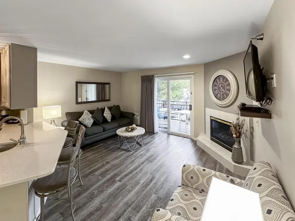 111 Center STREET #303, Lake Geneva, WI 53147