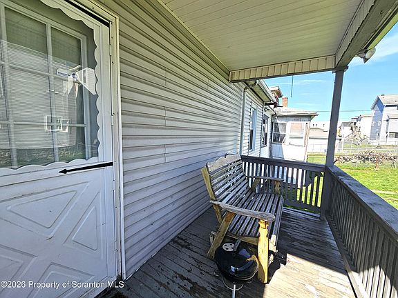 4th image of 826 Prospect Ave