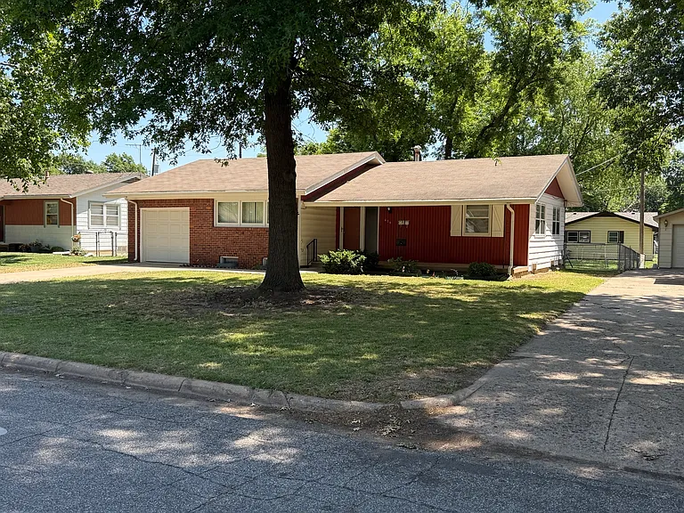 620 N Redbarn Ln — Photo 1
