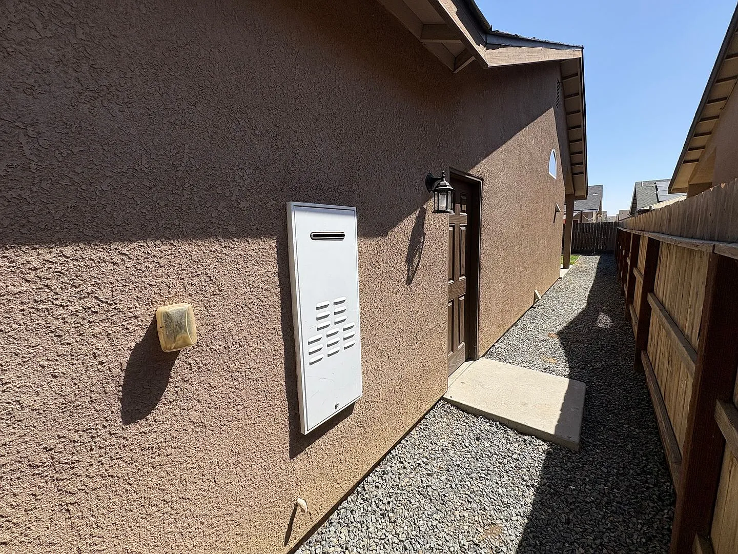Spacious 4 Bedroom House! View it Now! — Photo 4