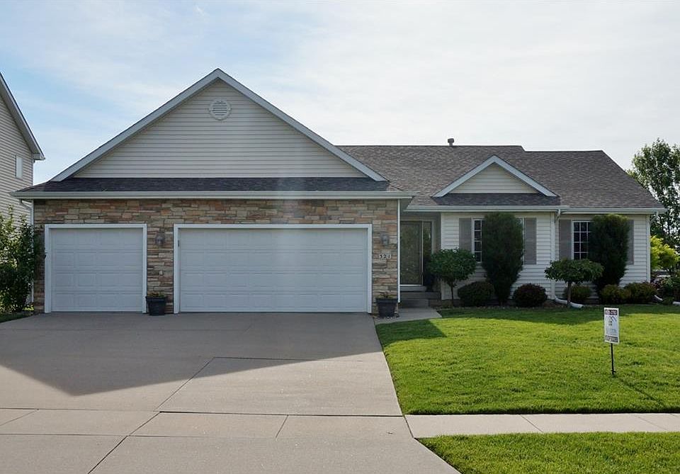 1st image of 321 NW Watercrest Dr