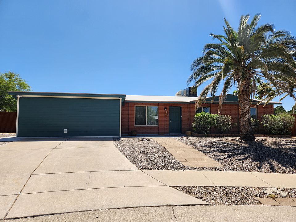 1st image of 7836 N Soledad Ave