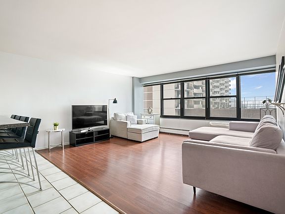 3rd image of 6030 N Sheridan Rd APT 508