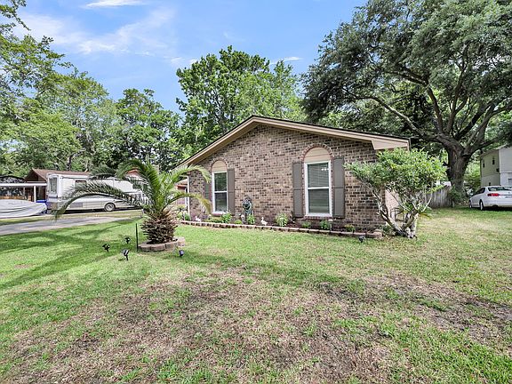 3rd image of 1816 Aylsford Ct