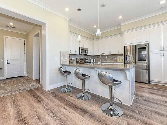 4th image of 1000 Berryessa Ln APT 332