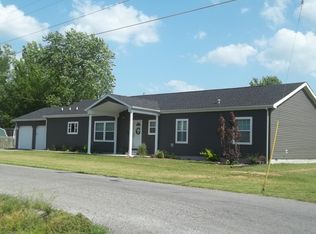 210 Carlton St, Benton, IL 62812