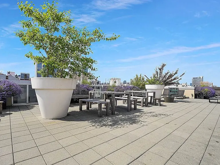 250 Bedford Ave #157307 — Photo 9