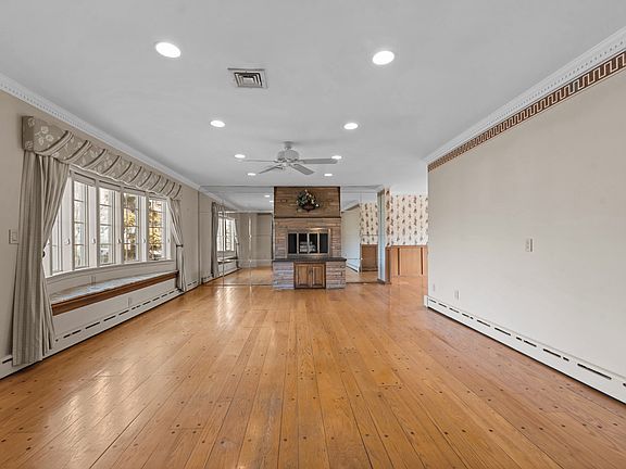 3rd image of 123 Jackson St