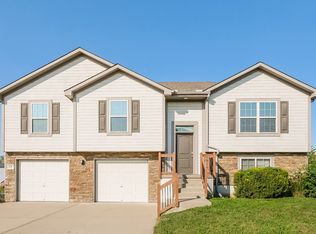 704 Fall Creek Cir, Belton, MO 64012
