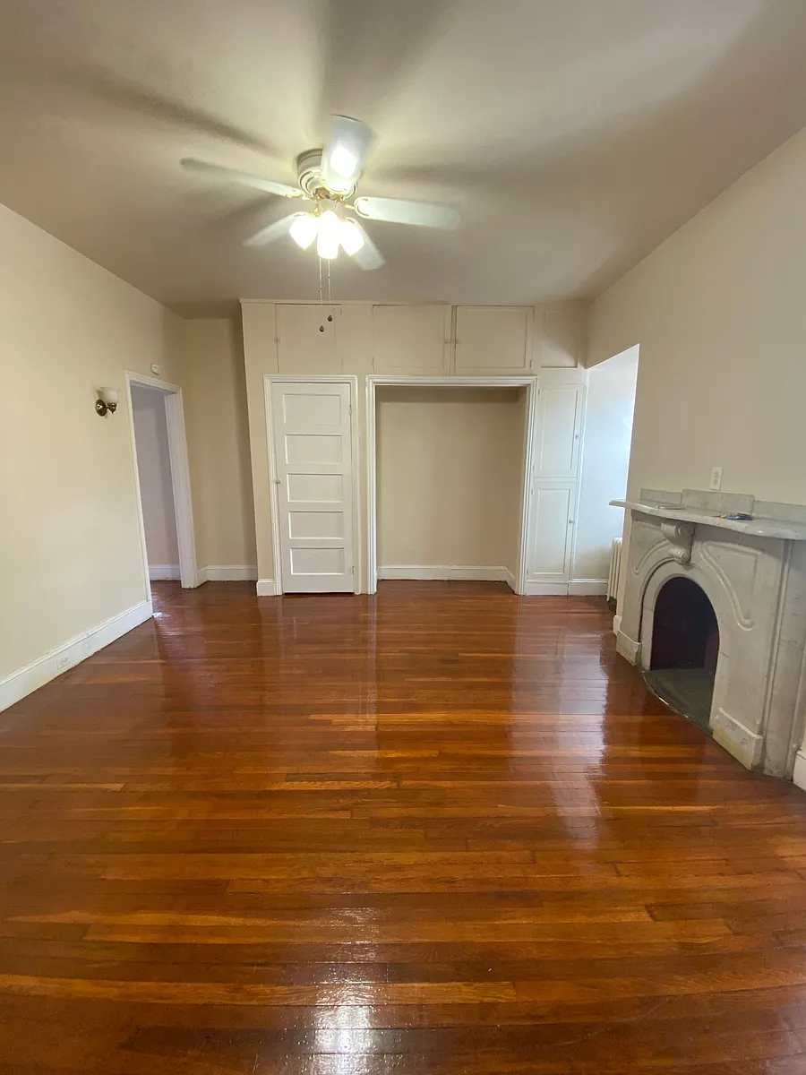 Building Photo - 3723 Spring Garden St #3F