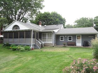 203 S 2nd St, Walnut, IL 61376