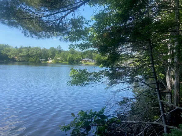 14 Palmer Dr #14A, Chester, NS B0J 1J0