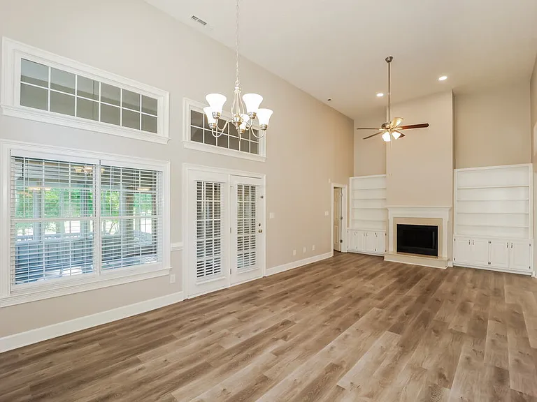 385 Fairway Ct — Photo 9