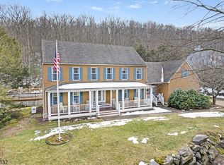 20 October Hill Rd, Oak Ridge, NJ 07438