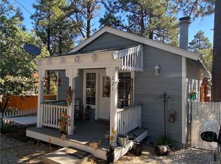 221 Holmes Ln, Sugarloaf, CA 92386