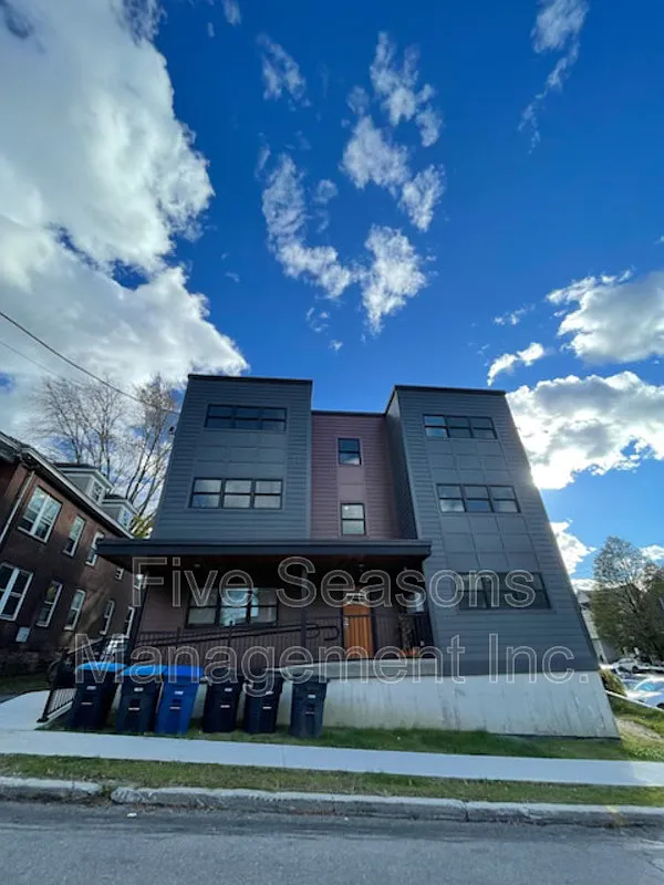 3 bed, 1.0 bath, 1000 sqft, $2,790 — Photo 1