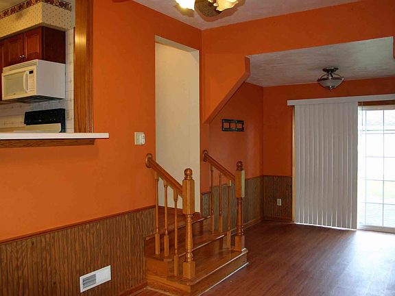 entry / dining 10 x 22