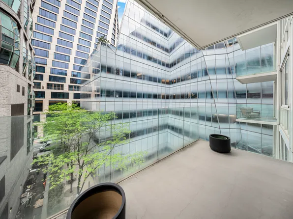 524 West 19th Street image 8 of 13