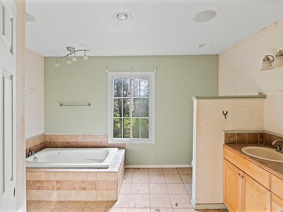 5th image of 446 WHARTON RD