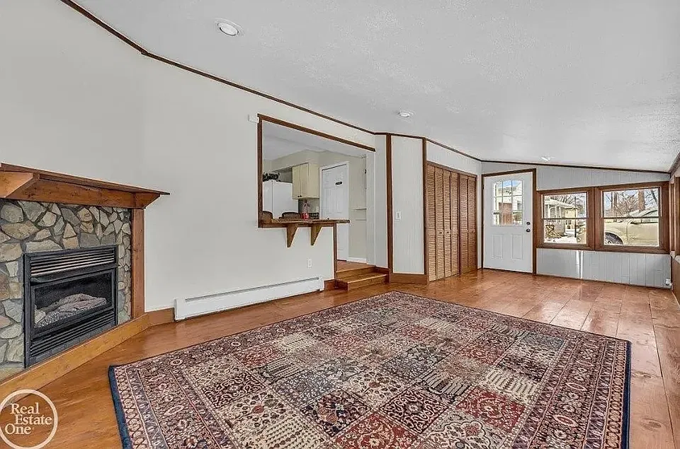3 bed, 1224 sqft, $1,950 — Photo 4