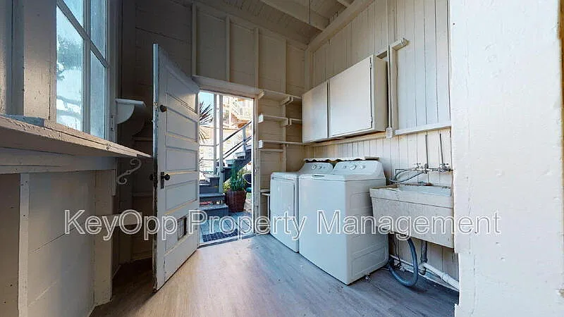 2 bed, 1.0 bath, 1140 sqft, $6,495 — Photo 4