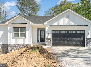 122 Newville Rd, Elizabethtown, PA 17022