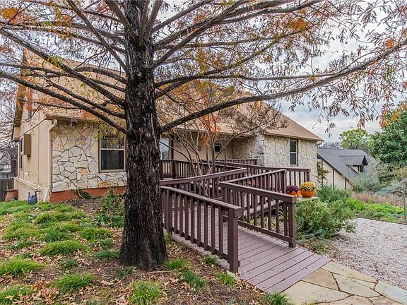 3rd image of 402 Rockgate Ct