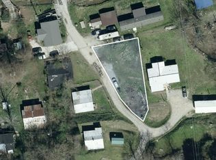 49 Slone St, Garrett, KY 41630