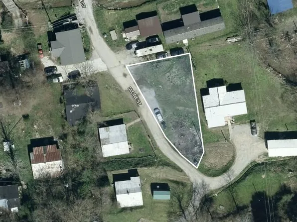 49 Slone St, Garrett, KY 41630