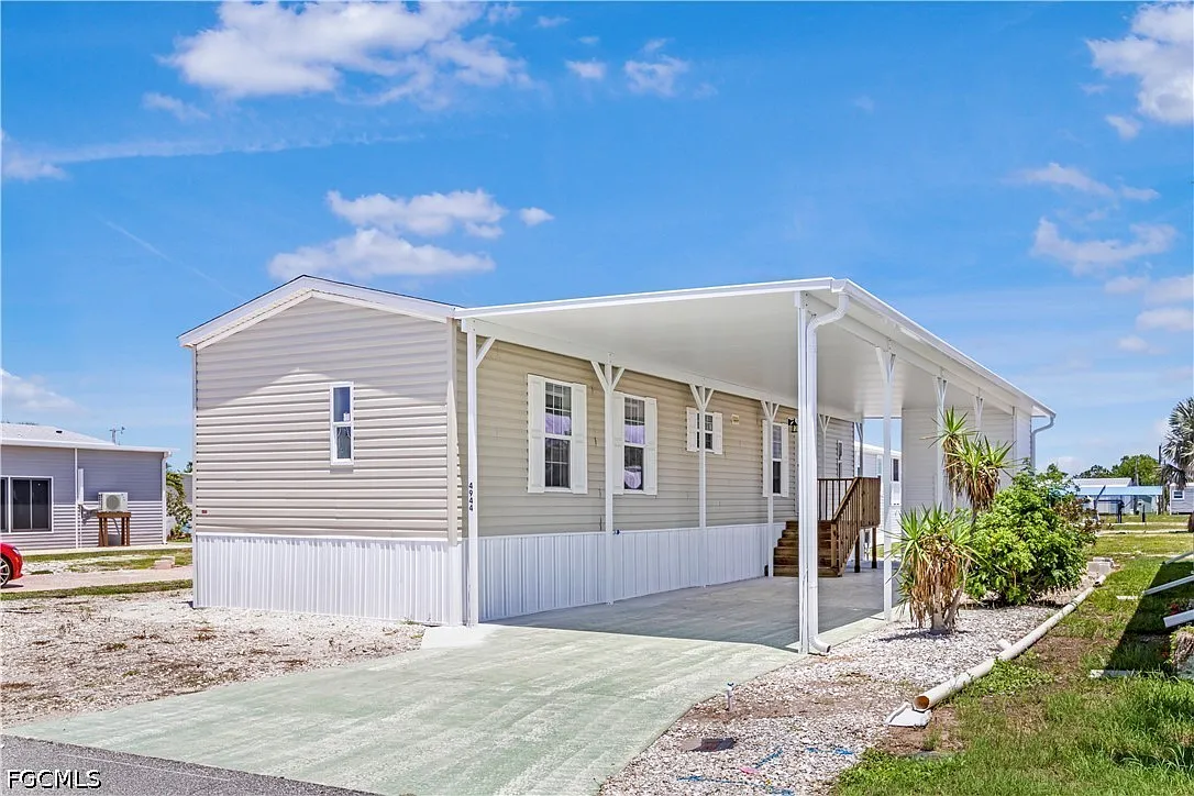 2 bed, 2.0 bath, 831 sqft, $1,599 — Photo 1