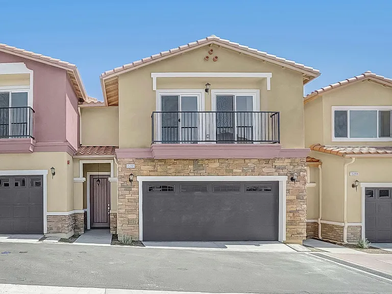 15395 Lotus Cir — Photo 2