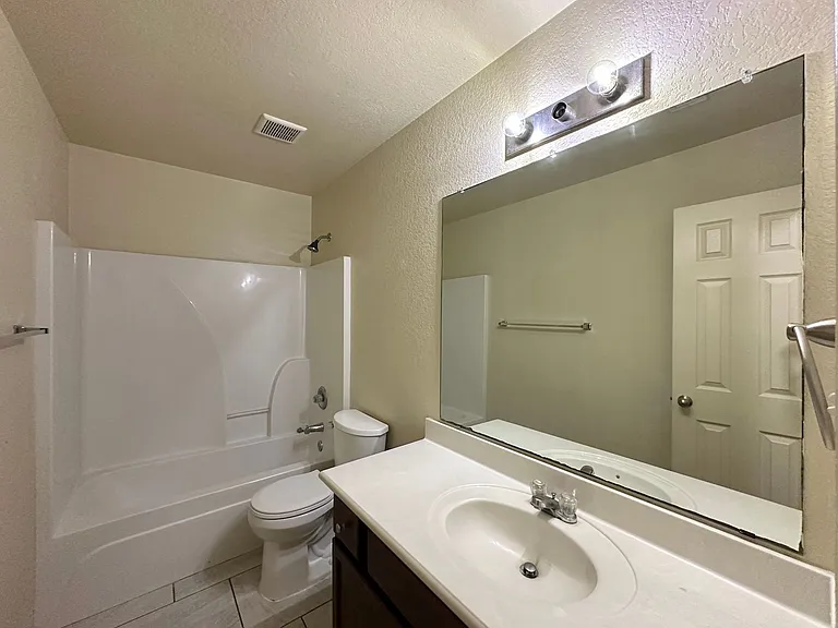 2403 Lavender Ln — Photo 34