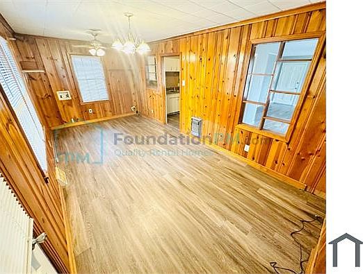 4th image of 4126 Meadow Dr