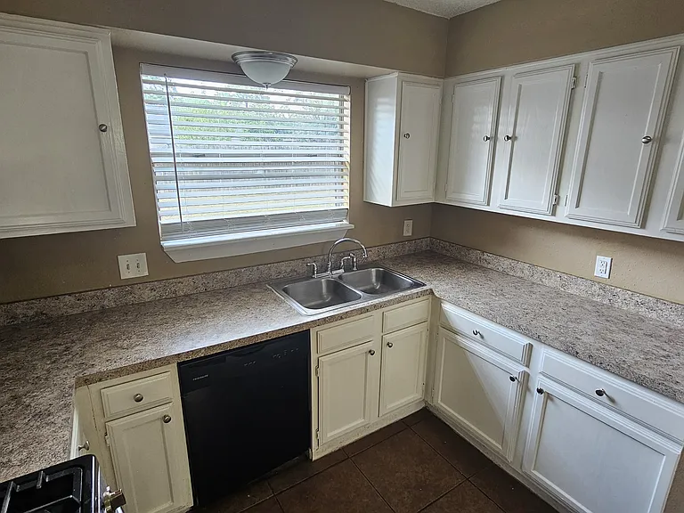 4250 Southchase Ln — Photo 9