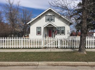 301 Center St W, Roseau, MN 56751