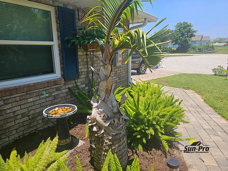 139 Riverwalk Ct — Photo 2