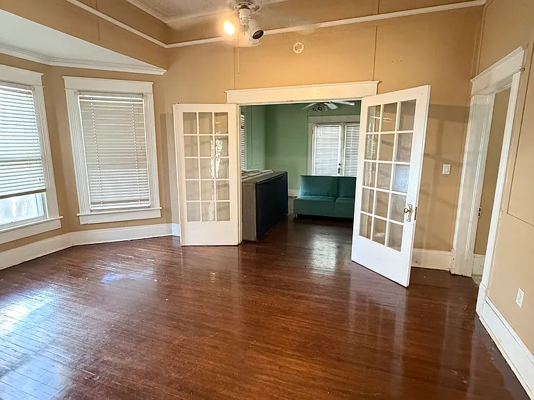 303 Crayton St — Photo 2