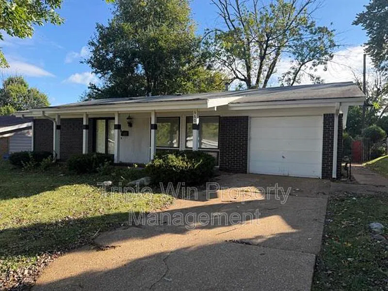3 bed, 2.0 bath, 1645 sqft, $1,595 — Photo 3