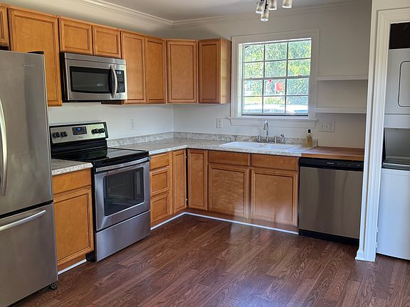 2nd image of 201 Brewer Ln