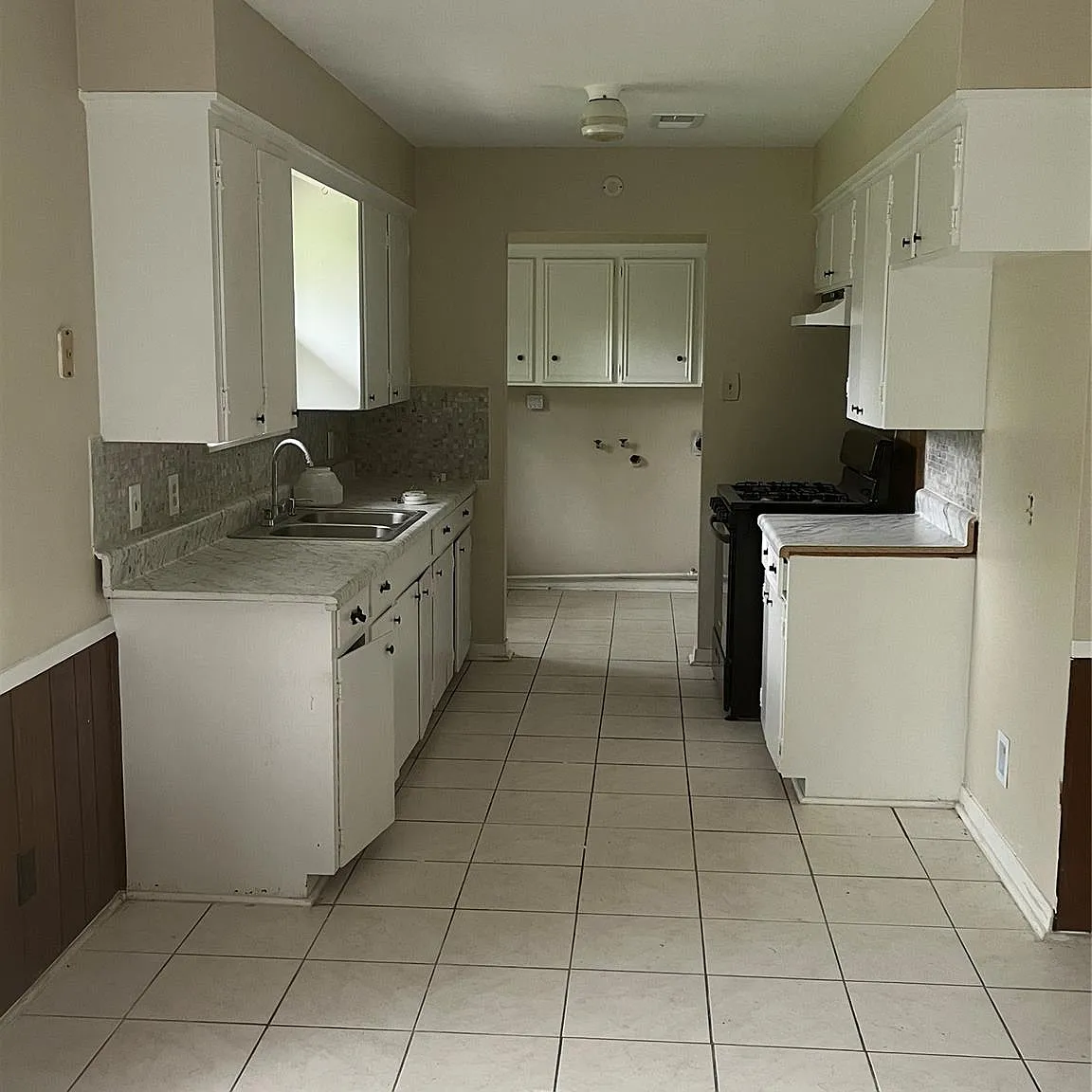 3 bed, 1.0 bath, 1222 sqft, $1,800 — Photo 3