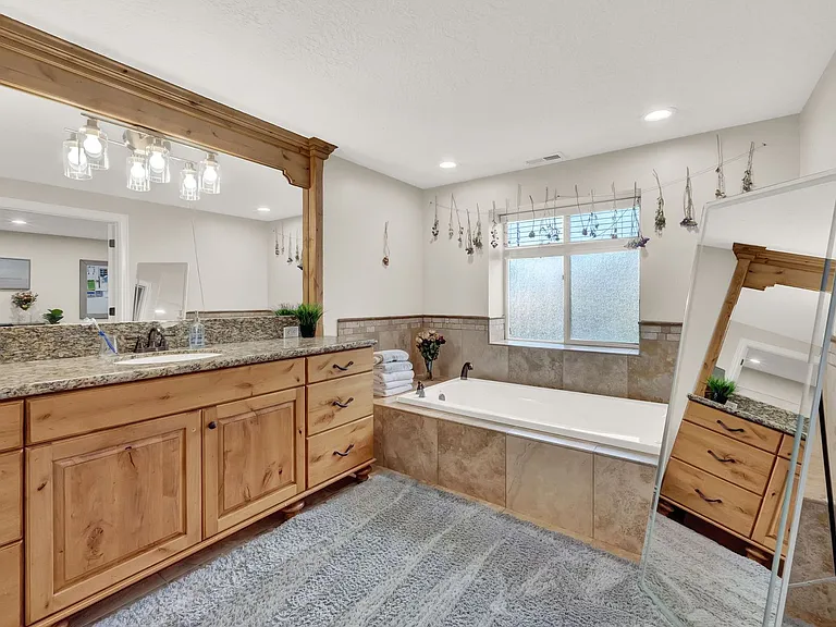 1693 E Crimson Oak Dr — Photo 28